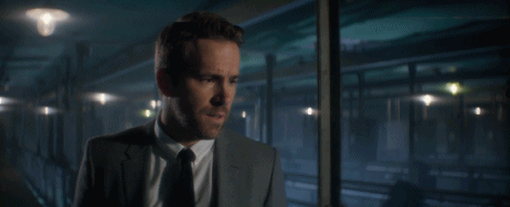 电影大概讲的是瑞安雷诺兹是一位能力极强的特工,而塞缪尔杰克逊则是