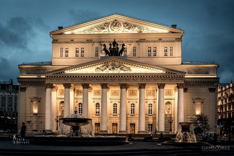 巴甫洛娃身后的就是莫斯科另一地标性建筑,莫斯科大剧院