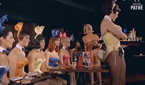 每个男人心中都有一个兔女郎,但这个老头才是她们的主人