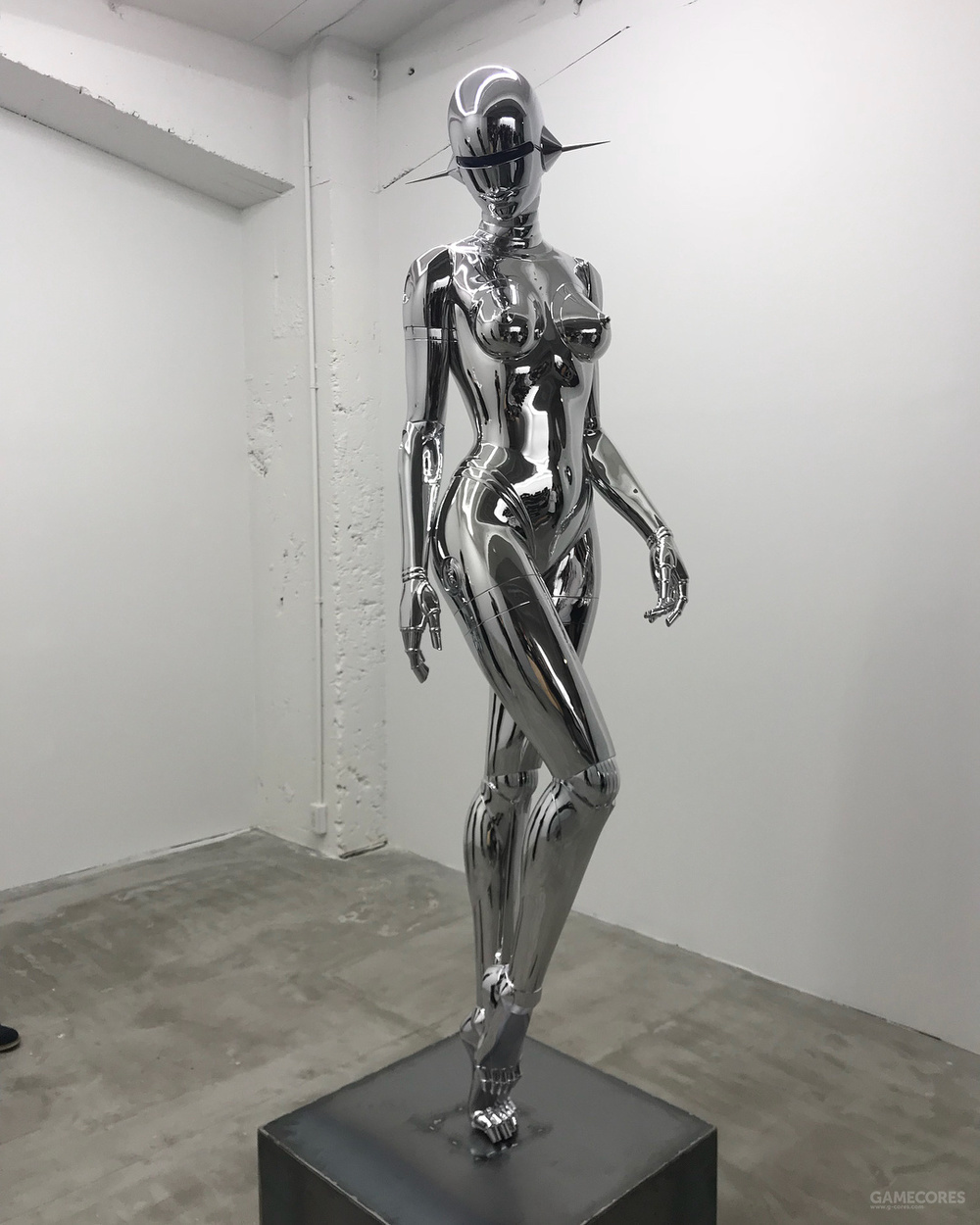 那个以性感机械女郎闻名于世的艺术家空山基的新个展开幕啦!