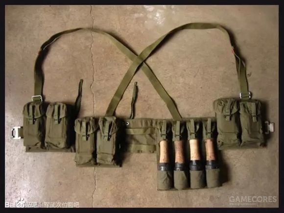 63携行具由3个双联固定弹匣包一个手榴弹包以及称重腰带组成,较56胸