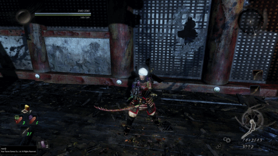 刀上有血,会旋转纳刀进行甩血