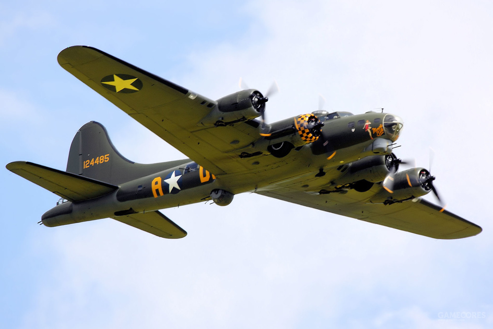 b-17g轰炸机,可以看到下侧的球形炮塔