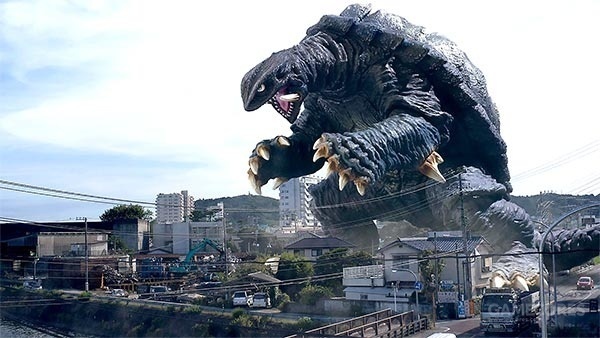 一役的日本著名电影导演石井克人负责,而加美拉,是日本怪兽电影中与哥