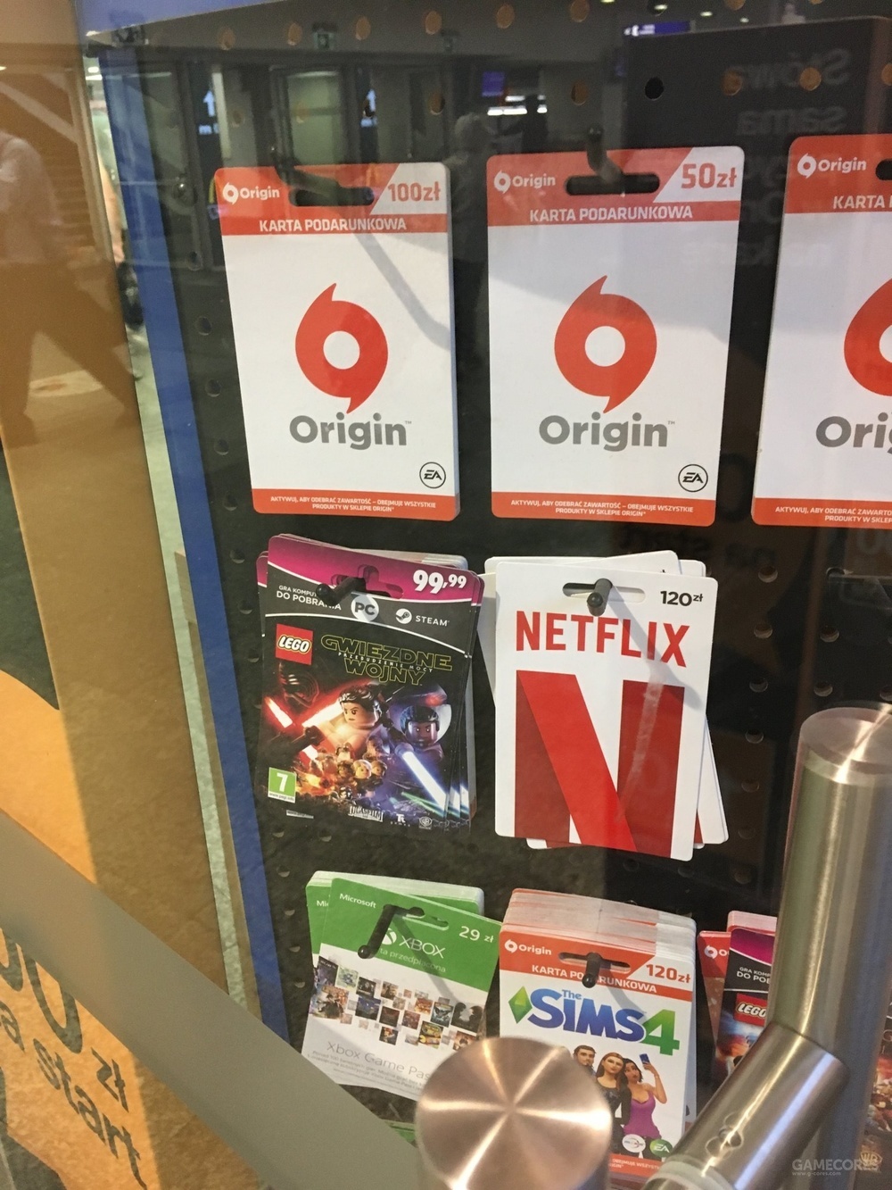 便利店门口随处可见的 xbox / psn / origin 充值卡