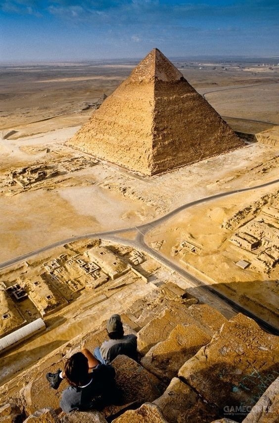 那么这个大金字塔建筑群就是人们今天去埃及