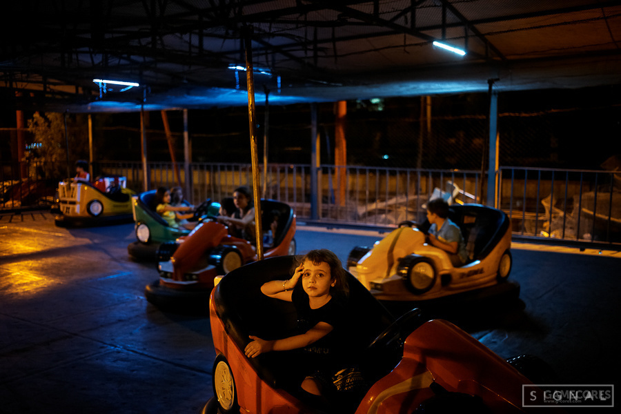 大马士革西郊的游乐园内,一个小女孩坐在碰碰车内.信号/李亚楠