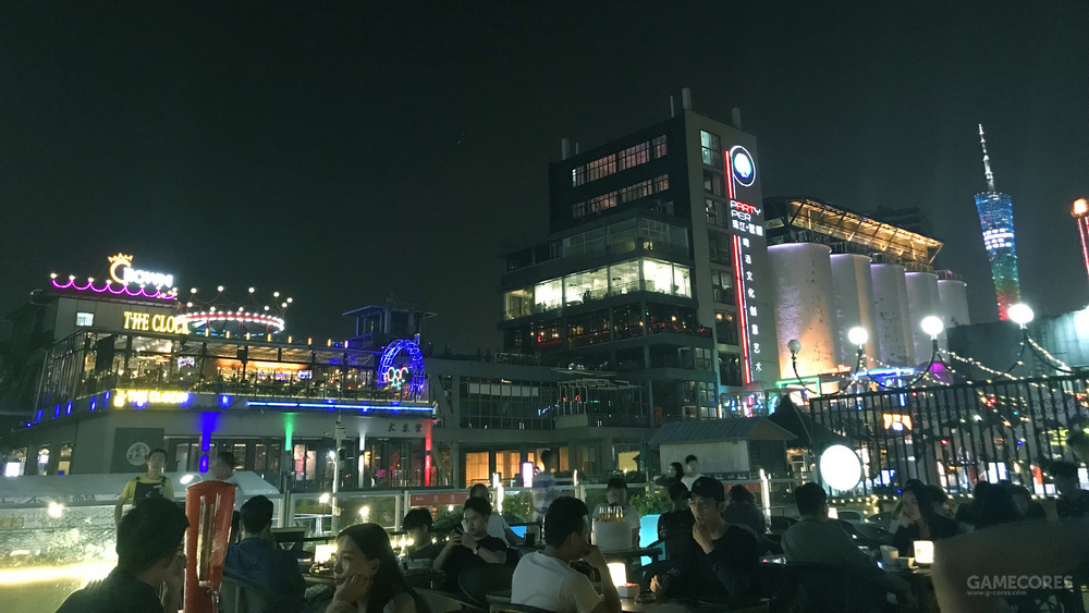 琶醍是以前珠江啤酒厂房改建的酒吧街,算是广州高逼格的酒吧街了,在