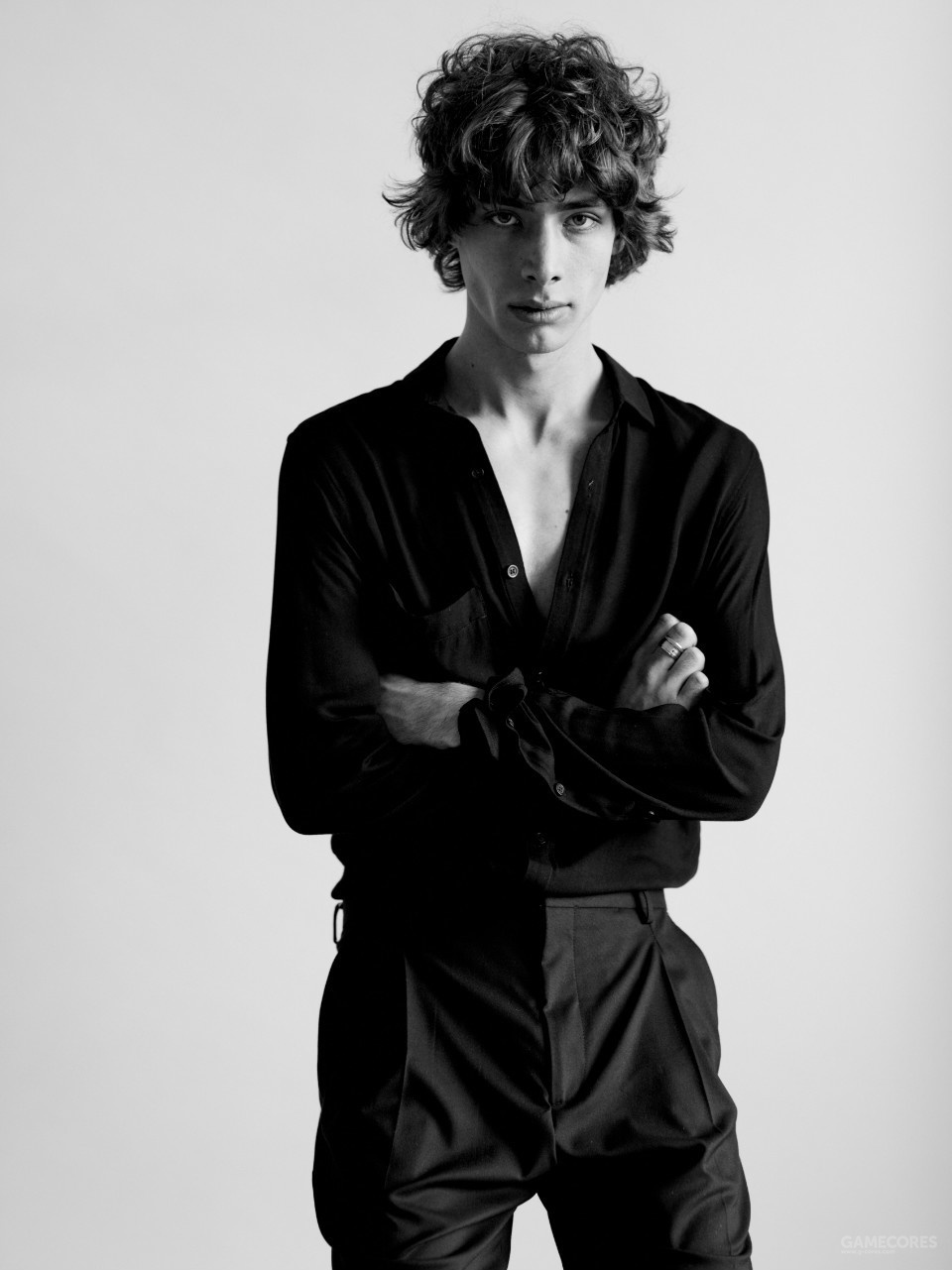 《鬼泣5》tgs2018 预告最后登场的这个神秘新角色 v 是由 owen hamze