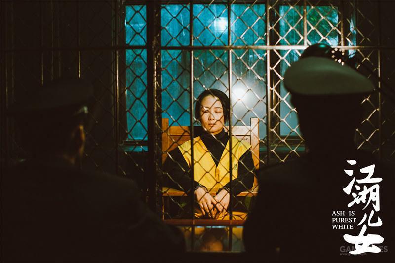 《江湖儿女》:江湖自流转,儿女各飘零.