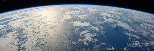 这是地球的卫星轨道照片,看着应该是北冰洋.