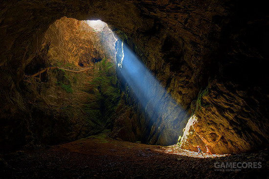 山洞有光的图片图片