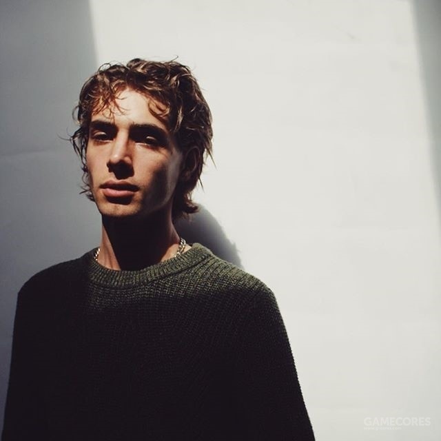 《鬼泣5》tgs2018 预告最后登场的这个神秘新角色 v 是由 owen hamze